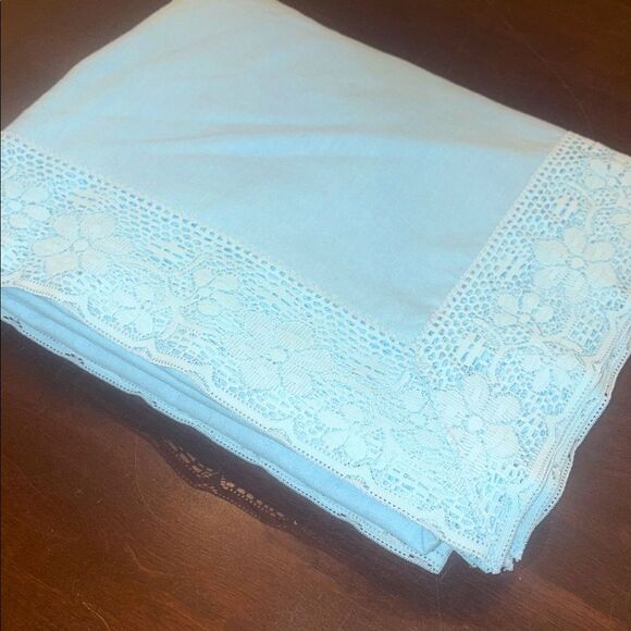Elegant Blue Lace Tablecloth - Picture 1 of 3